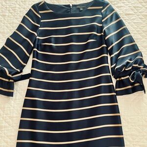 EUC - Lovely navy striped shift dress with the perfect boat neck